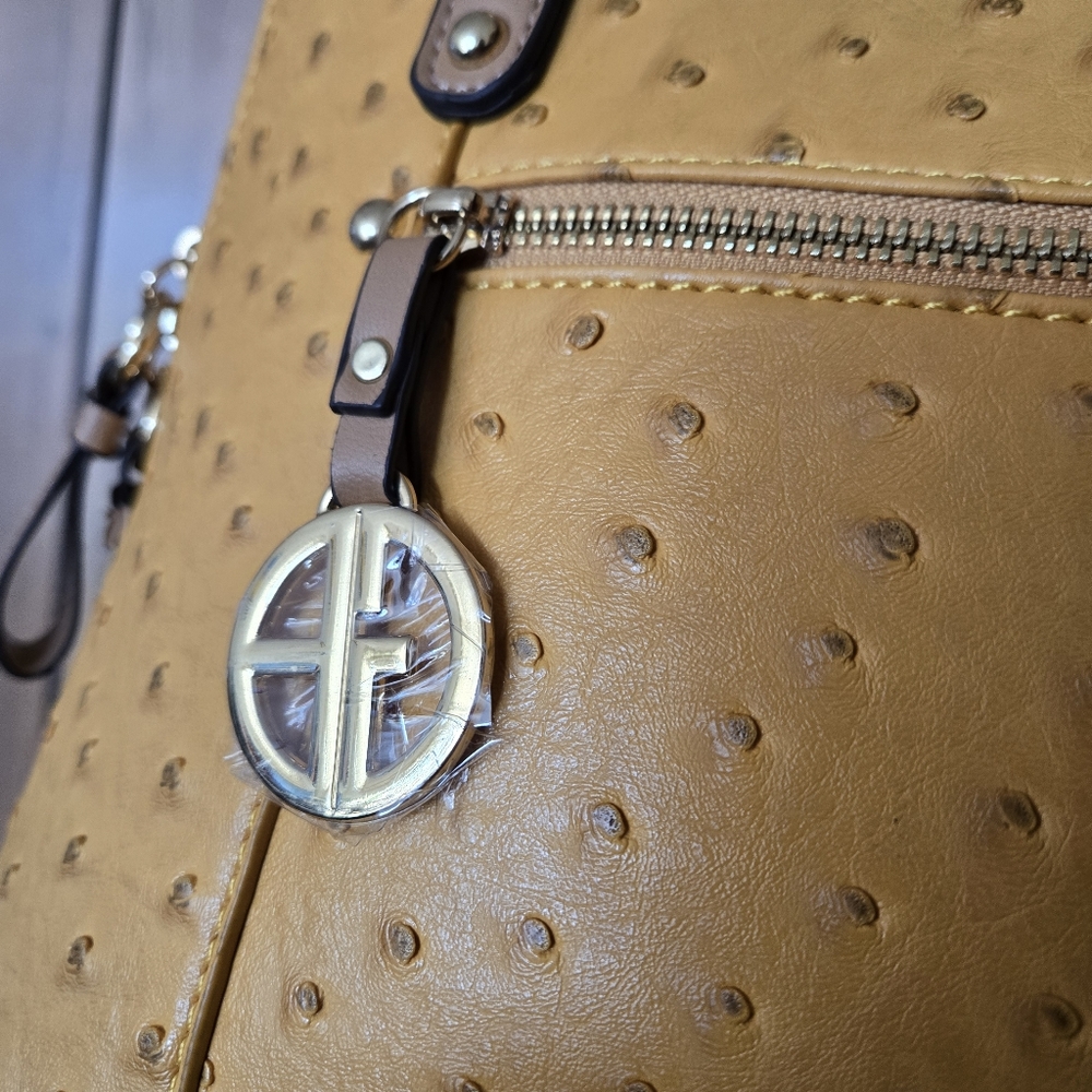 👜 Giani Bernini Ostrich-Embossed Dome Satchel – Spicy Mustard (NWT!) 👜 - Picture 4 of 5